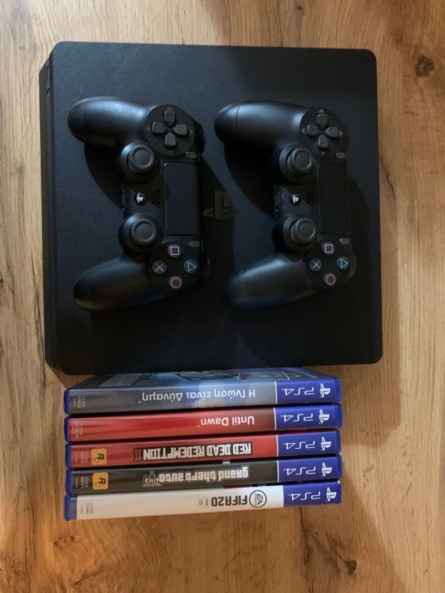 Vendora PS4 + Games + 2 Controllers 3 Vendora PS4 + Games + 2 Controllers