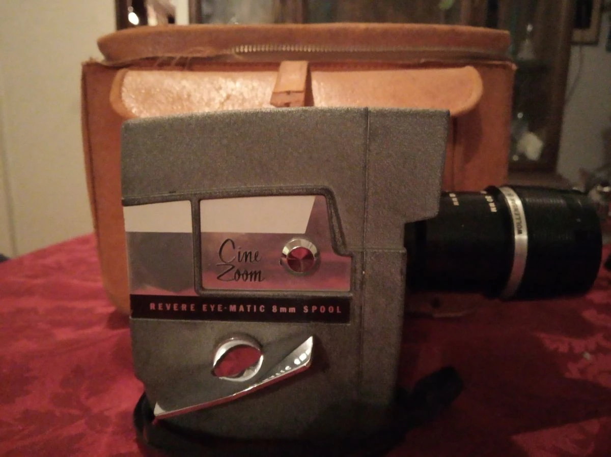 Vendora Vintage Movie CAMERA. Revere Cine-Zoom Model 114 8mm Movie Camera + Θήκη 3 Vendora Vintage Movie CAMERA. Revere Cine-Zoom Model 114 8mm Movie Camera + Θήκη