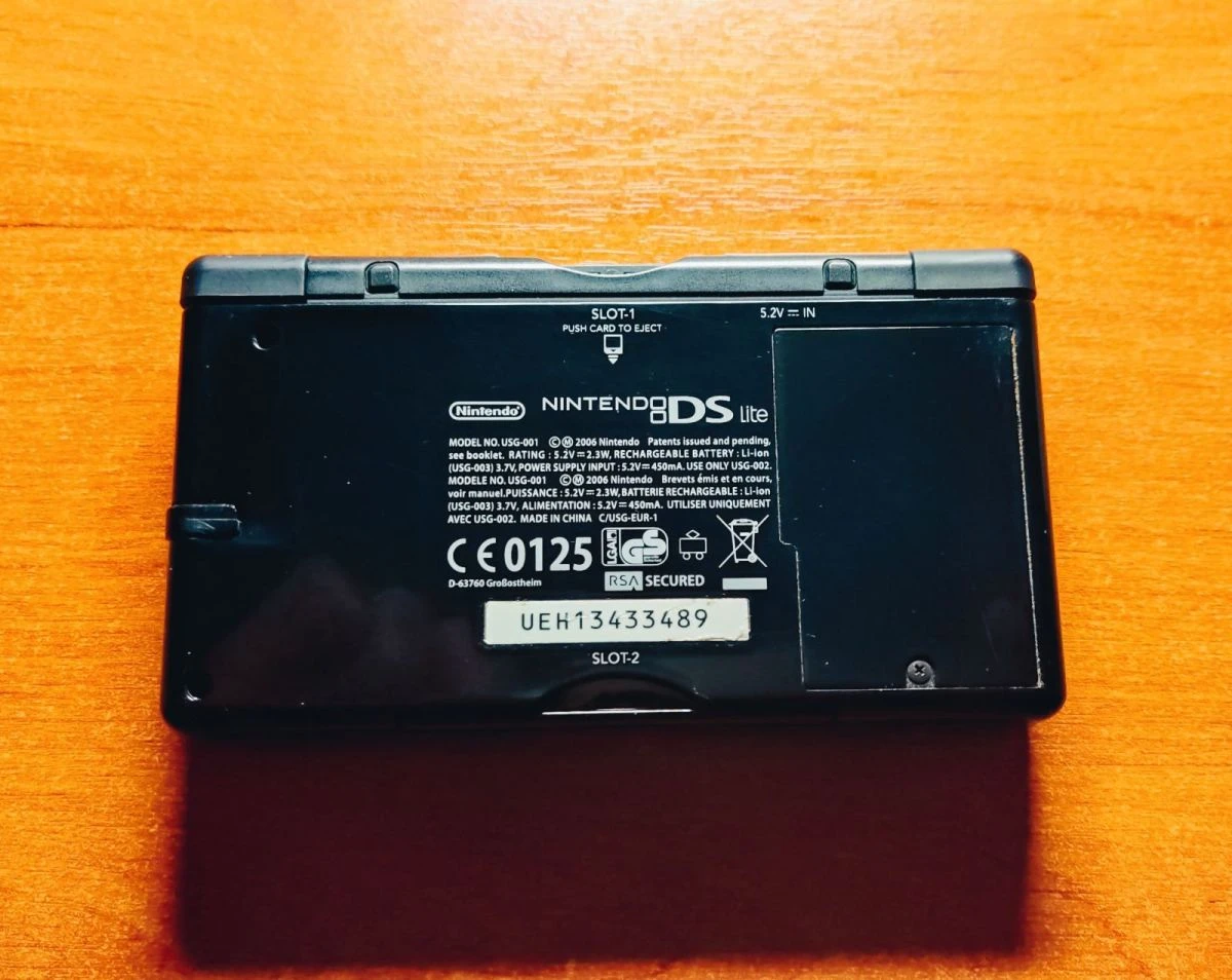 Vendora Nintendo DS Lite σε πολύ καλή κατάσταση Δώρο ΜARIO PARTY 4 Vendora Nintendo DS Lite σε πολύ καλή κατάσταση Δώρο ΜARIO PARTY - Image 2