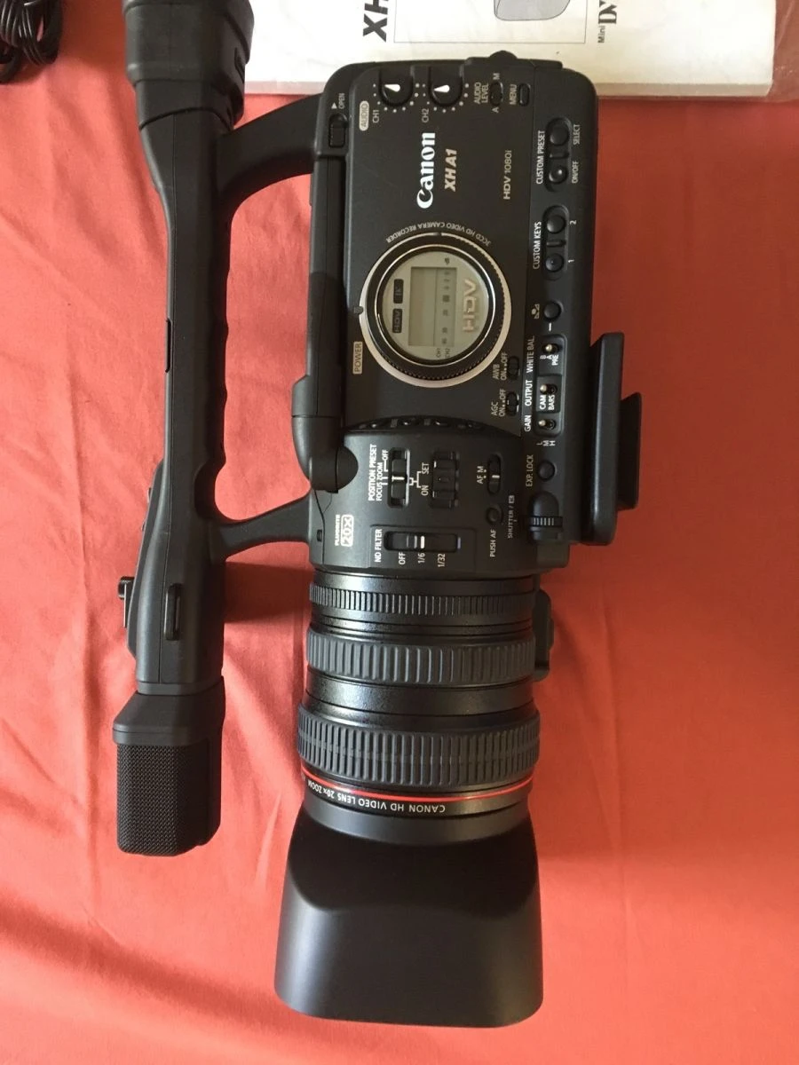 Vendora Camera Canon HDV σχεδόν αχρησιμοποίητη. η κάμερα πρακτικά είναι καινούργια αφού δεν έχει χρησιμοποιηθεί ποτέ. υπάρχουν όλα τα εξαρτήματα και η αυθεντική της Samsonite τσάντα. 4 Vendora Camera Canon HDV σχεδόν αχρησιμοποίητη. η κάμερα πρακτικά είναι καινούργια αφού δεν έχει χρησιμοποιηθεί ποτέ. υπάρχουν όλα τα εξαρτήματα και η αυθεντική της Samsonite τσάντα. - Image 2