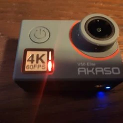 Vendora AKASO V50 ELITE ACTION CAMERA κάμερα δράσης υποβρύχια. Σαν καινούργια στο κουτί με όλα τα παρελκόμενα στο κουτί της.
