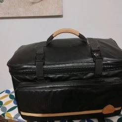 Vendora βιντεοκάμερα Hitachi Vhs Movie 5100 στην θήκη τής, έχει δεύτερη μπαταρία, φορτιστή και τις οδηγίες τής.