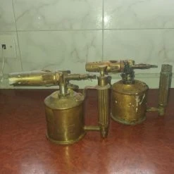 Vendora 2 Σουηδικά Φλόγιστρα Παλιά Μπρούτζινα (μαζί και τα 2), (το ένα Λειτουργικό το άλλο Ανταλλακτικά).