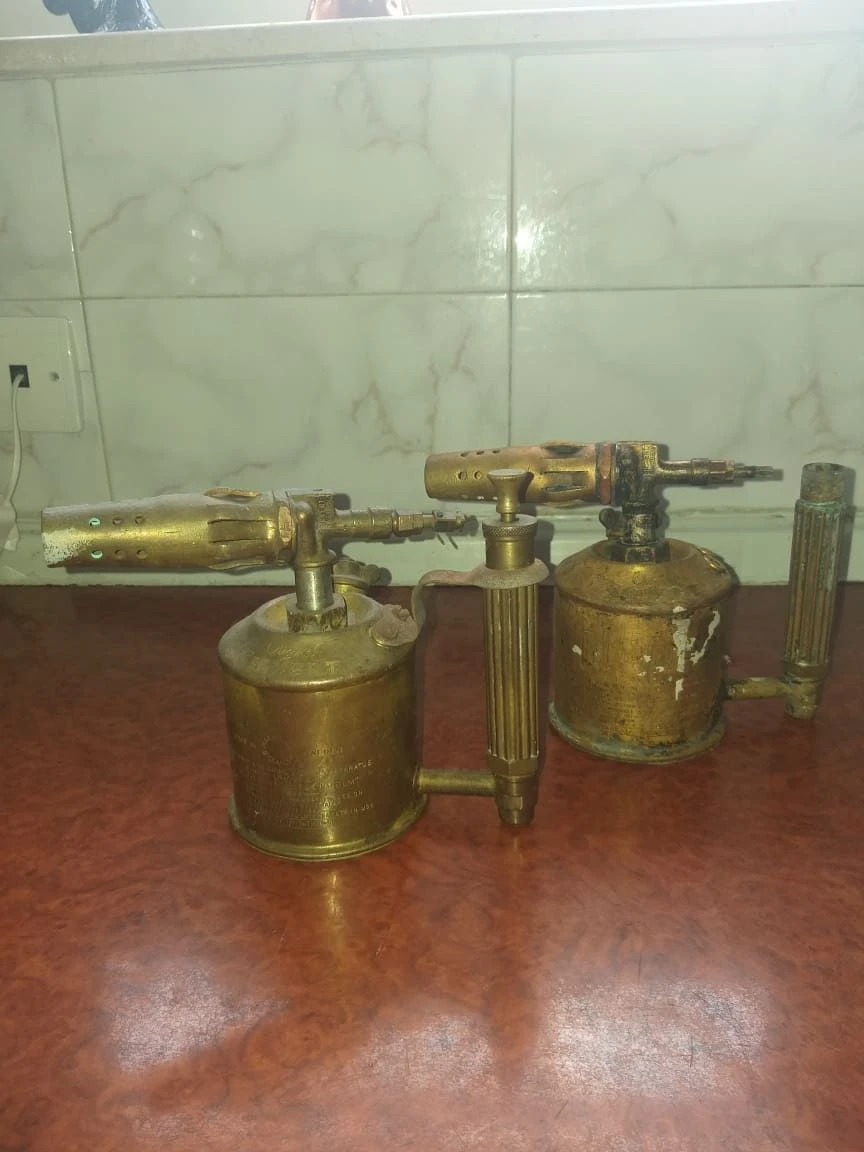 Vendora 2 Σουηδικά Φλόγιστρα Παλιά Μπρούτζινα (μαζί και τα 2), (το ένα Λειτουργικό το άλλο Ανταλλακτικά). 3 Vendora 2 Σουηδικά Φλόγιστρα Παλιά Μπρούτζινα (μαζί και τα 2), (το ένα Λειτουργικό το άλλο Ανταλλακτικά).