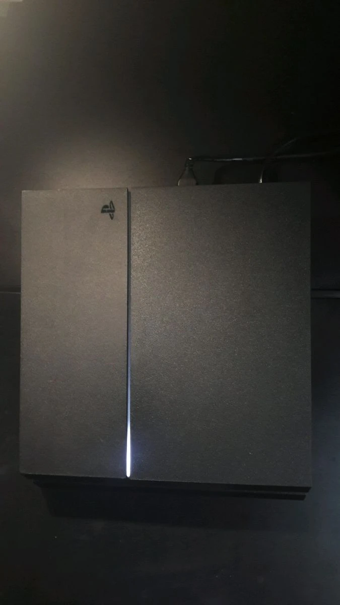 Vendora Ps4 Classic με καινούργιο τηλεχειριστήριο και 5 παιχνίδια (σαν καινούργιο) 3 Vendora Ps4 Classic με καινούργιο τηλεχειριστήριο και 5 παιχνίδια (σαν καινούργιο)