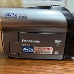 Vendora Videocamera Panasonic VDR-D50 ελάχιστα μεταχειρισμένη άψογη λειτουργικά και εμφανισιακά πολλά Extra