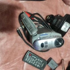 Vendora Sony DCR-HC40E Camcorder Mini DV With Battery, Remote, Charger+προβολέας -vintage object shop d22f2ade6c4c7ed1d6a8badb9919d8178cb23ed6 xl