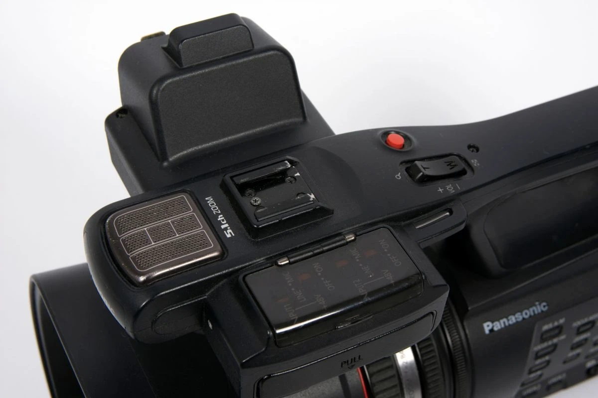 Vendora Επαγγελματική βιντεοκάμερα Panasonic AG-AC90 FullHD 3MOS BSI Sensor 5 Vendora Επαγγελματική βιντεοκάμερα Panasonic AG-AC90 FullHD 3MOS BSI Sensor - Image 3