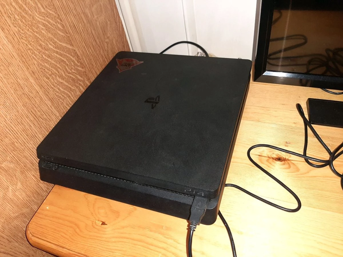 Vendora Ps4 Slim 1T Storage +χειριστήριο παραλαγης +4 παιχνιδάκια (Gta 5,Dying Light 2,Rainbow Six Siege, Rainbow Extraction) 3 Vendora Ps4 Slim 1T Storage +χειριστήριο παραλαγης +4 παιχνιδάκια (Gta 5,Dying Light 2,Rainbow Six Siege, Rainbow Extraction)