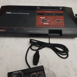 Vendora Sega Master System I κονσολα ( Retro Console ) + παιχνιδι ( μνημη ) -vintage object shop e4a81e53a3ba25976134638ec18481eeedd89d2a xl