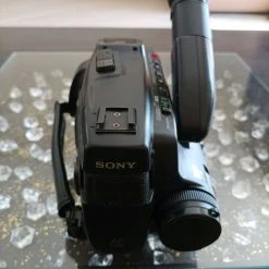 Vendora ΠΩΛΕΙΤΑΙ ΒΙΝΤΕΟΚΑΜΕΡΑ (ΜΕ ΚΑΠΟΙΟ ΠΡΟΒΛΗΜΑ ΛΟΓΟ ΑΚΙΝΗΣΊΑΣ)SONY ΜΕ ΚΑΣΕΤΑ 8×1.16φ37-56mm.CCD-TR50E-PAL(ΜΕ ΦΟΡΤΙΣΤΗ-ΜΠΑΤΑΡΙΑ-ΠΡΟΒΟΛΑΚΙ-ΤΣΑΝΤΑ ΜΕΤΑΦΟΡΑΣ-ΤΙΜΗ 50 ΕΥΡΏ. -vintage object shop e79d6ed53a20a3074a5e4b2c8a66dd6c02907f95 xl