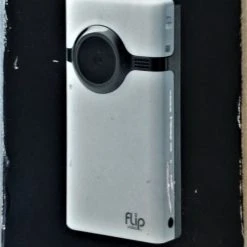 Vendora Μικρή παλιά βιντεοκάμερα Cisco FLIP (στο κουτί της) 14 Vendora Μικρή παλιά βιντεοκάμερα Cisco FLIP (στο κουτί της) -vintage object shop e8d2d5e3fb790bdf46f2cbc8dc84bd30b0850f6a xl