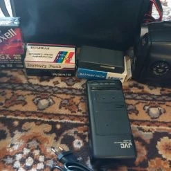 Vendora βιντεοκάμερα JVC COMPACT GR-Ax200 μαζί με 3 Battery ,φορτιστή και 3 κασέτες δώρο. -vintage object shop e9a4de4f9217645809228cba8b466773288ef9d9 xl