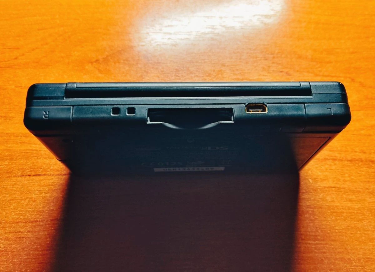 Vendora Nintendo DS Lite σε πολύ καλή κατάσταση Δώρο ΜARIO PARTY 5 Vendora Nintendo DS Lite σε πολύ καλή κατάσταση Δώρο ΜARIO PARTY - Image 3