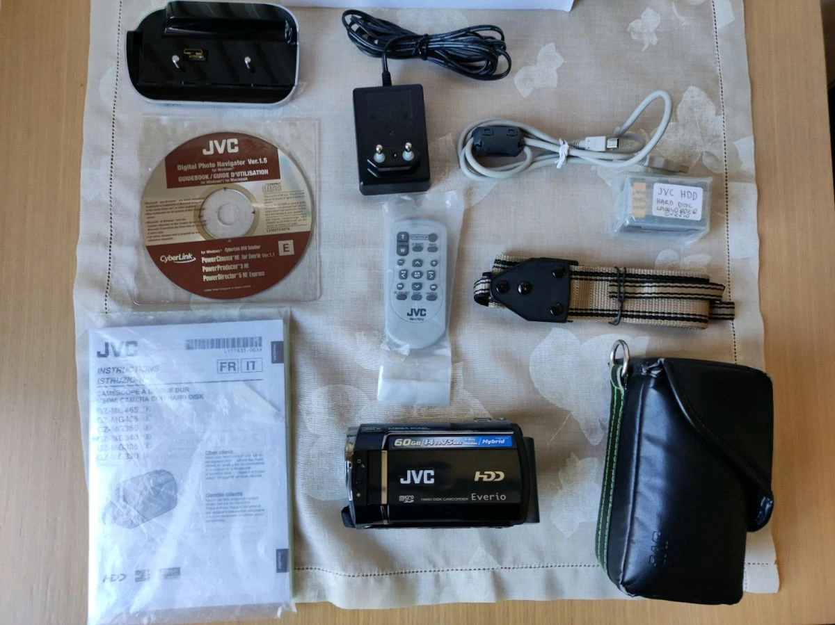 Vendora Βιντεοκάμερα JVC Everio GZ-MG465 BE, σκληρού δίσκου 60GBκαι 32X OPTICAL ZOOM. Με τηλεχειριστήριο , θήκη, βιβλίο οδηγιών και όλα τα παρελκόμενα. Αγοράστηκε το 2011. Άριστη λειτουργία 4 Vendora Βιντεοκάμερα JVC Everio GZ-MG465 BE, σκληρού δίσκου 60GBκαι 32X OPTICAL ZOOM. Με τηλεχειριστήριο , θήκη, βιβλίο οδηγιών και όλα τα παρελκόμενα. Αγοράστηκε το 2011. Άριστη λειτουργία - Image 2