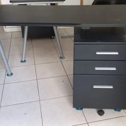 Vendora ΠΩΛΟΎΝΤΑΙ 7 Γραφεία δύο θέσεων εργασίας, 4 Γραφεία μιας θέσης εργασίας και 19 καρέκλες. Πωλούνται μαζί ή ξεχωριστά και βρίσκονται σε άριστη κατάσταση Για τιμή και πληροφορίες παρακαλώ επικοινωνήστε. 17 Vendora ΠΩΛΟΎΝΤΑΙ 7 Γραφεία δύο θέσεων εργασίας, 4 Γραφεία μιας θέσης εργασίας και 19 καρέκλες. Πωλούνται μαζί ή ξεχωριστά και βρίσκονται σε άριστη κατάσταση Για τιμή και πληροφορίες παρακαλώ επικοινωνήστε. -vintage object shop edefb499e00c51cd8260bc62b2c34ba46960c005 xl